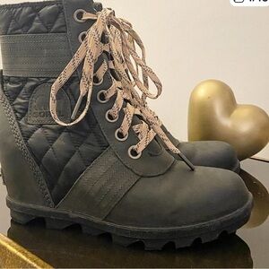 Sorel Women's Charcoal Lace-Up Boots